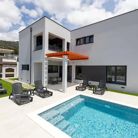 Villa Bright Bliss *